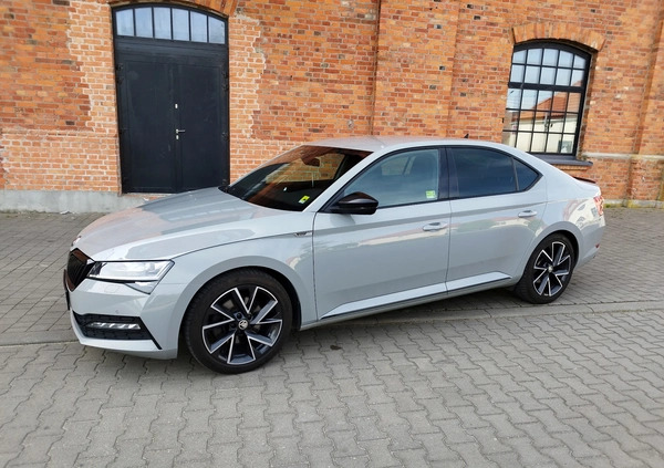 Skoda Superb cena 135000 przebieg: 147000, rok produkcji 2022 z Orneta małe 704